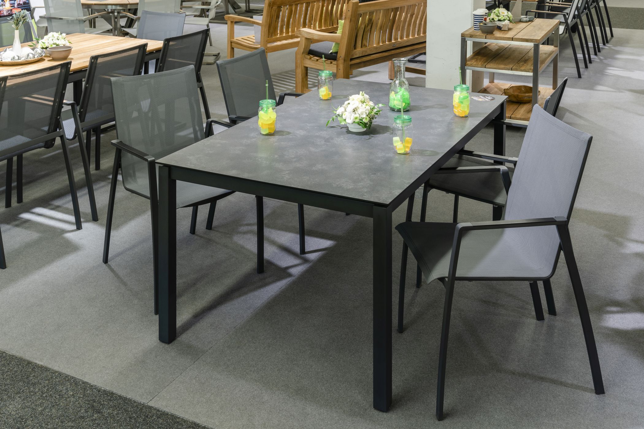 Diamond Garden Stuhl Valencia Stapelstuhl / 4er Set