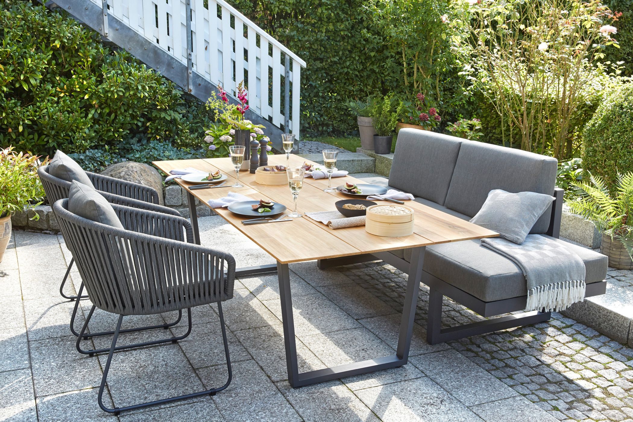 Diamond Garden Sparset Tisch Oxford Kufentisch 220x100 cm Edelstahl Dunkelgrau + Dining Lounge New Calais dark grey